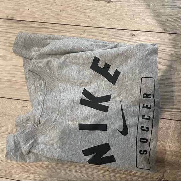 Nike soccer ⚽️. Men's Gray Short Sleeve Tee size small - Picture 7 of 8